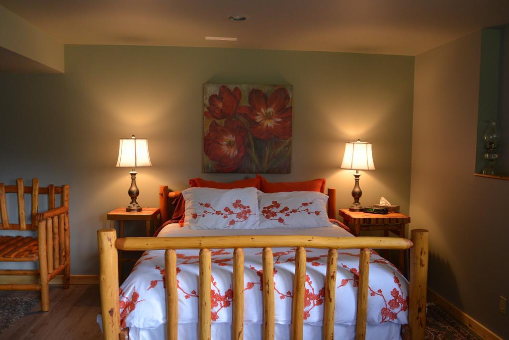 Kicking Horse Canyon Guest House Golden Pokój zdjęcie