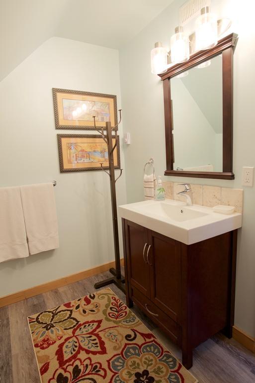 Kicking Horse Canyon Guest House Golden Zewnętrze zdjęcie