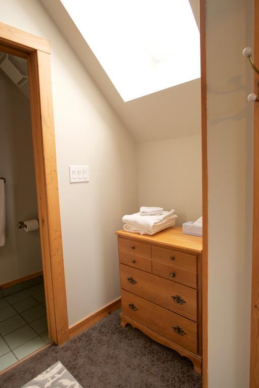 Kicking Horse Canyon Guest House Golden Zewnętrze zdjęcie