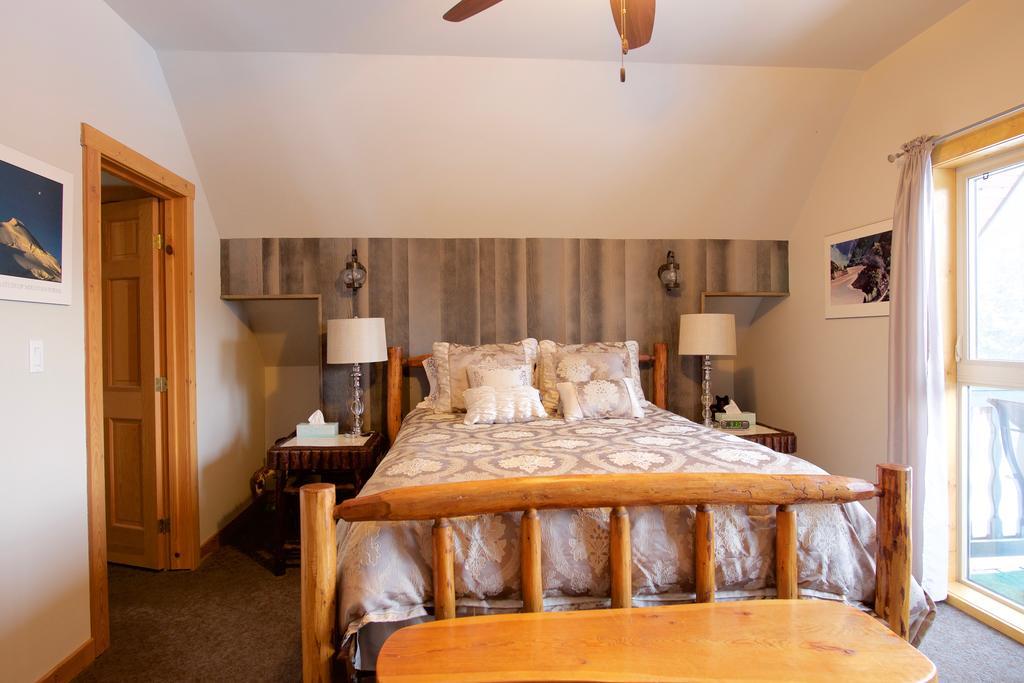 Kicking Horse Canyon Guest House Golden Zewnętrze zdjęcie