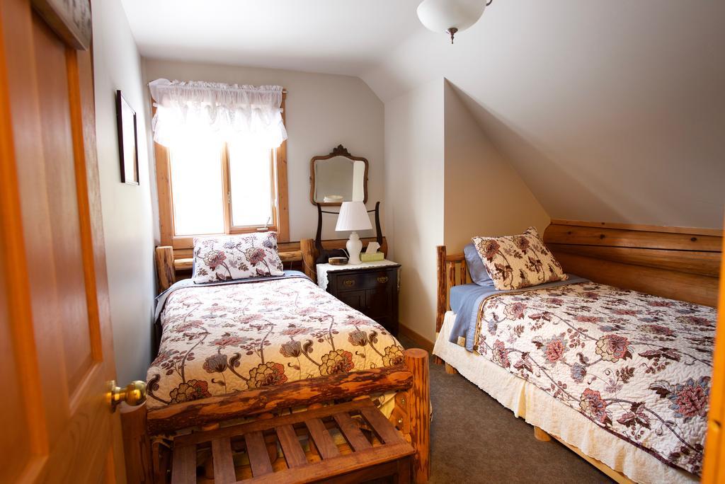 Kicking Horse Canyon Guest House Golden Zewnętrze zdjęcie