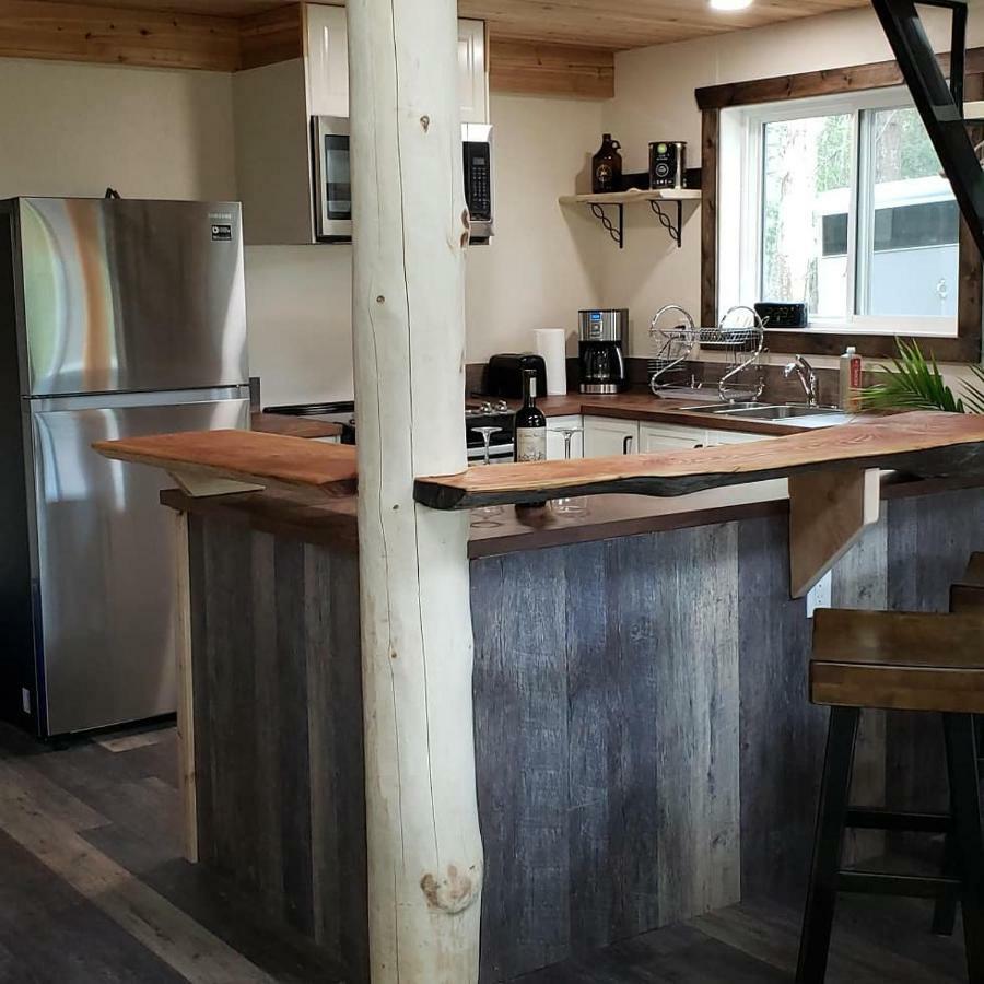 Kicking Horse Canyon Guest House Golden Zewnętrze zdjęcie